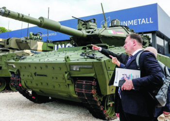 Mais armas e menos carros. Alemanha quer rearmar a Europa