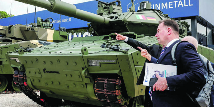 Mais armas e menos carros. Alemanha quer rearmar a Europa