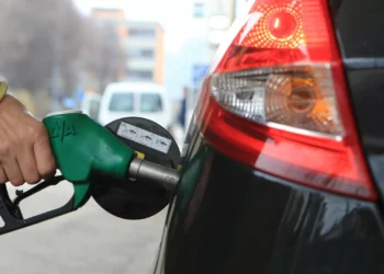 Tem carro a gasolina ou a gasóleo? Veja se é melhor atestar já ou esperar