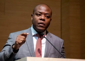 Bolsonaristas criticam possível camisa vermelha da Seleção Brasileira