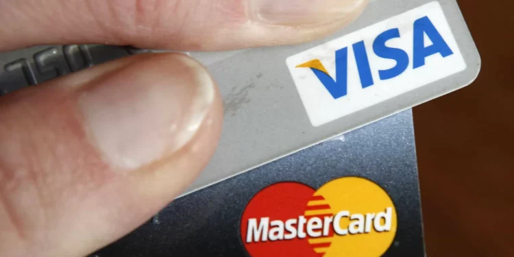 Cartões de crédito antigos com juros acima do máximo do BdP agravam endividamento