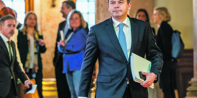 Ministério Público arquiva processo sobre declaração de rendimentos de Montenegro