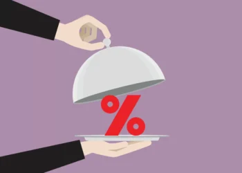 Juros futuros caem com ajustes sobre Selic após falas de diretores do BC