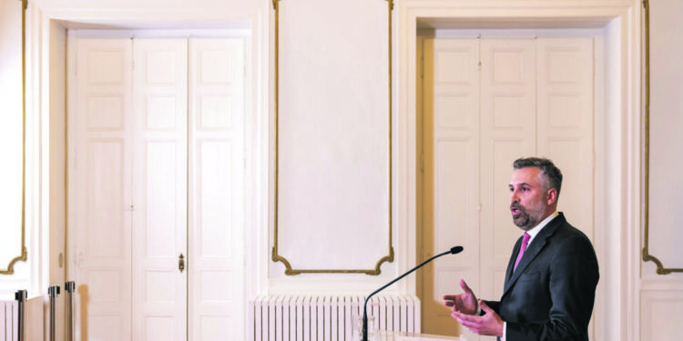 MP abre investigação preventiva a Pedro Nuno Santos