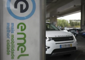 Assembleia Municipal aprova que EMEL fiscalize cumprimento do Código da Estrada