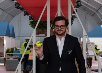 Dez edições do Estoril Open: das marcas aos desafios. Veja o “Jogo Económico”