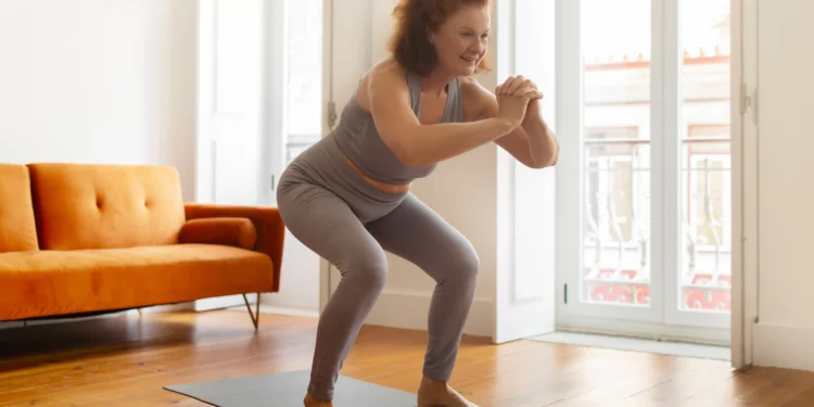 Dor no joelho pode ser causada por tensão no quadril; veja como aliviar