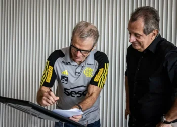 Vôlei: Flamengo renova parceria com Bernardinho para tentar título mundial