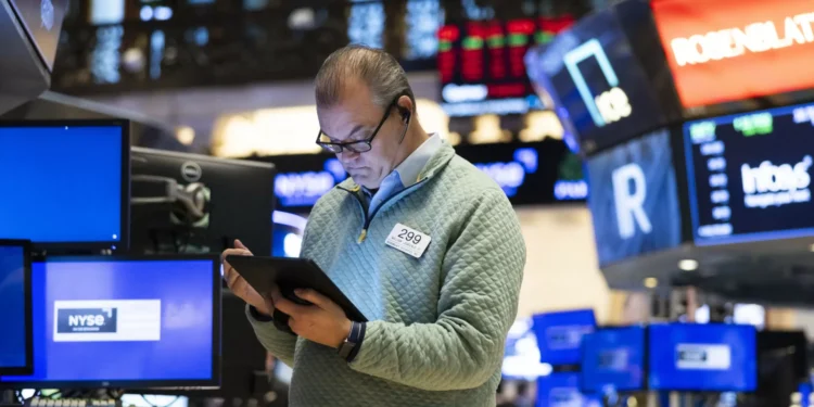 Wall Street fecha em alta na expectativa dos anúncios de Trump