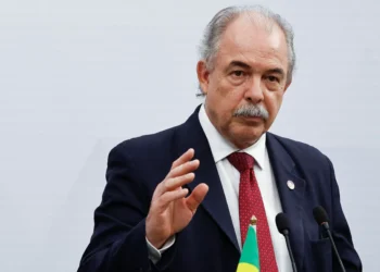 Não haverá transição energética sem a presença do Estado, diz Mercadante