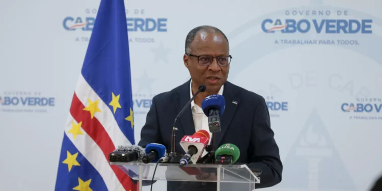 Cabo Verde condecora presidente do BAD na inauguração de parque tecnológico