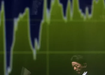 Bolsa de Tóquio abre com Nikkei a perder 0,48%