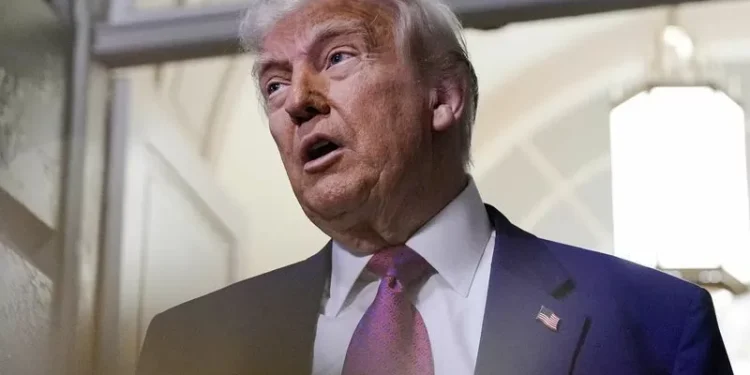 Demissões em massa por Trump permanecerão suspensas, decide tribunal