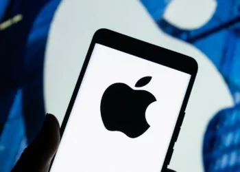 Wall Street fecha em baixa após Trump sugerir taxas sobre UE e Apple