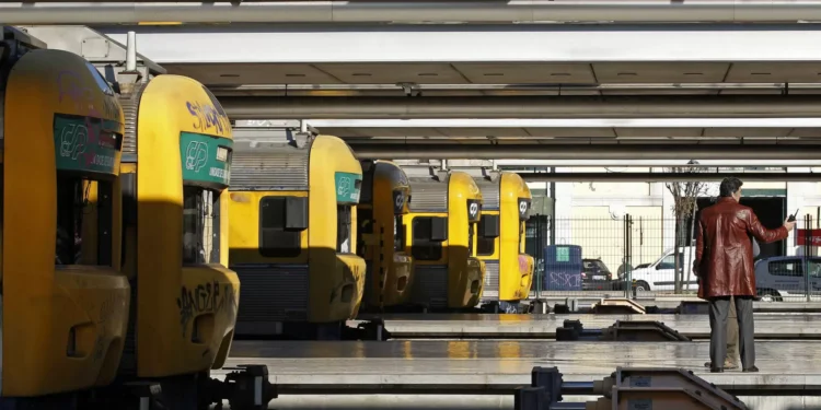 Greve dos maquinistas e dos revisores afeta 7% dos comboios até às 08h00