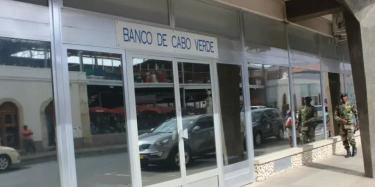 Crédito a mulheres e comércio domina microfinanças em Cabo Verde