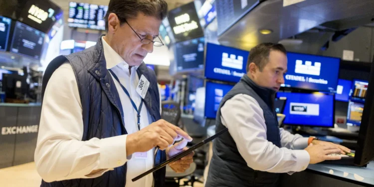 Wall Street fecha em baixa devido à incógnita na política orçamental e comercial