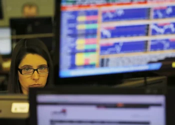 Bolsa lisboeta negoceia em alta alinhada com principais praças europeias