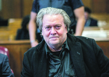 Steve Bannon quis influenciar eleição do Papa e aposta num cisma