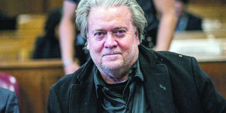 Steve Bannon quis influenciar eleição do Papa e aposta num cisma