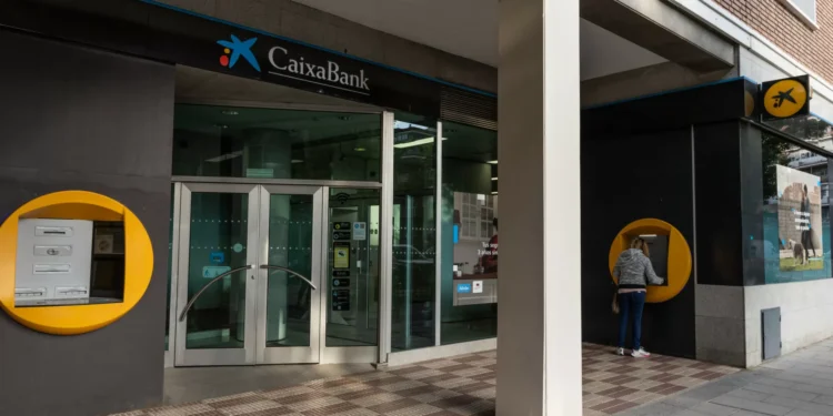 CaixaBank estará a explorar possível aquisição do Novo Banco