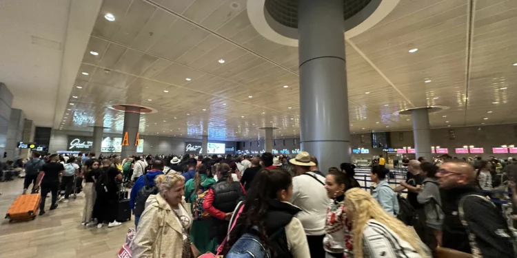 Aeoroporto Internacional de Israel retomará voos limitados na segunda (23)