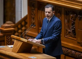 Governo propõe descidas do IRS entre 0,4 e 0,6 pontos percentuais nas taxas dos primeiros oito escalões