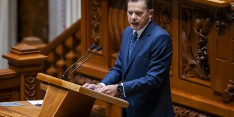 Governo propõe descidas do IRS entre 0,4 e 0,6 pontos percentuais nas taxas dos primeiros oito escalões