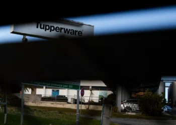 Após reunião, venda da fábrica da Tupperware de Constância vai avançar