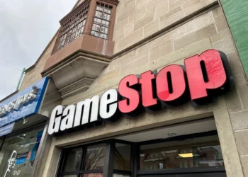 GameStop atinge lucro no 1º tri de 2025 e vendas de colecionáveis sobem 54%