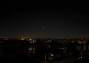 Israel inicia “série de ataques” no Irã e emite ordem de retirada