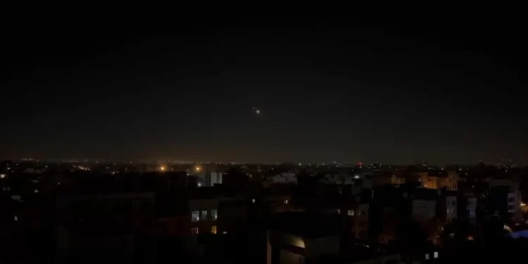 Israel inicia “série de ataques” no Irã e emite ordem de retirada