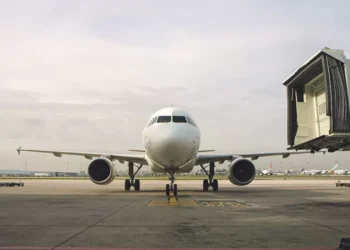 UE altera regras para companhias aéreas, que podem agora atrasar os voos até quatro ou seis horas sem indemnização