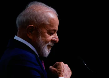 Lula perde influência no exterior e é impopular em casa, diz The Economist