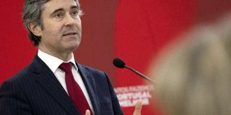 PS: José Luís Carneiro critica insultos e pede respeito entre militantes