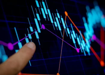 Bolsa de Lisboa fecha em terreno negativo penalizada pela Semapa