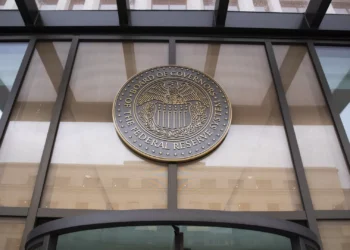 Reserva Federal volta a manter juros após insultos de Trump