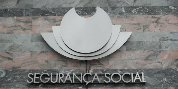 Beneficiários de prestações de desemprego sobem 2% em maio