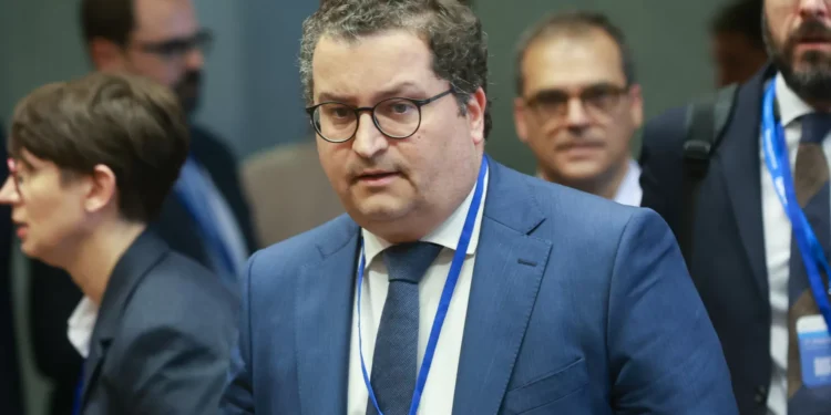 Governo avalia inconstitucionalidade de imposto adicional sobre banca