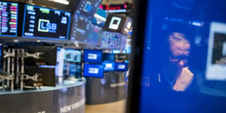 Wall Street fecha em alta impulsionada pelo emprego nos EUA