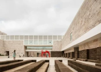 Alves Ribeiro assina contrato para construir hotel de luxo e comércio no CCB