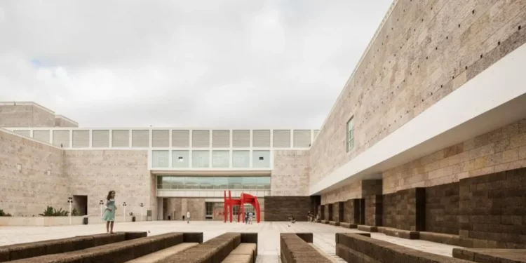 Alves Ribeiro assina contrato para construir hotel de luxo e comércio no CCB