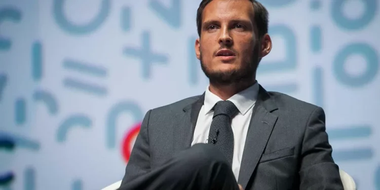 Impresa agrava prejuízos e falha venda da sede