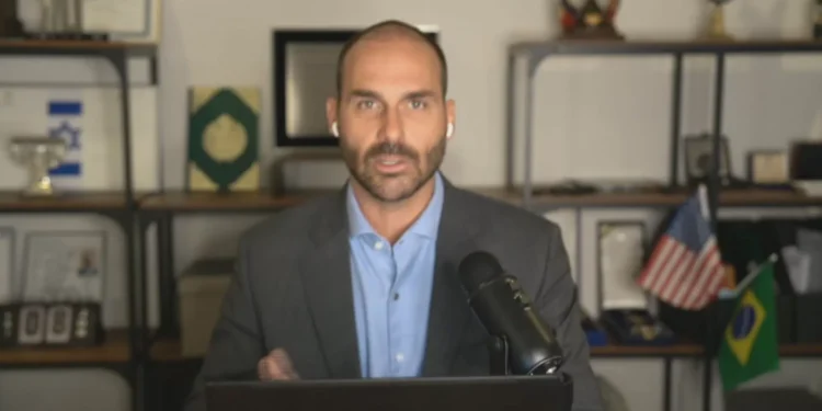 Trump não ofereceu asilo a Jair Bolsonaro, diz Eduardo Bolsonaro à CNN