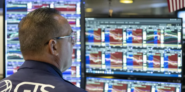 Wall Street sem rumo e espera resultados, mas com recorde do S&P500