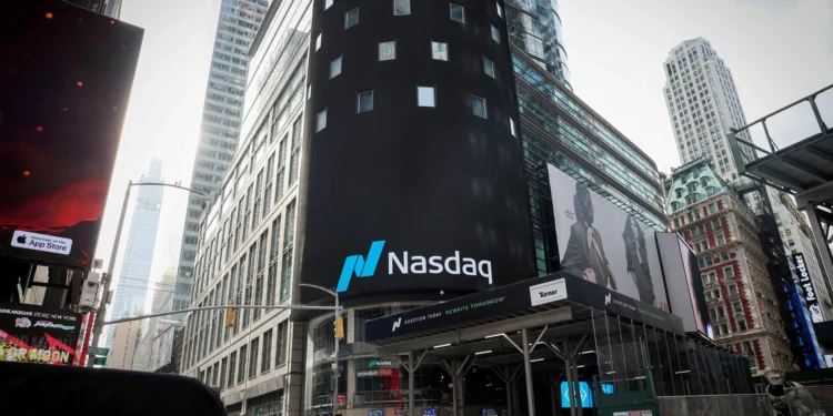 Nasdaq registra recorde de fechamento com impulso da Nvidia
