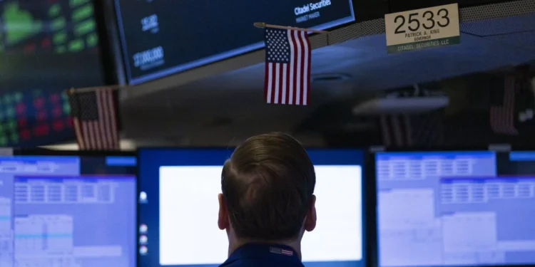 Wall Street fecha com recordes do Nasdaq e S&P500 à espera de resultados