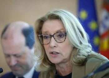 Governo quer creches e lares nos serviços mínimos e alargar prazo de contratos