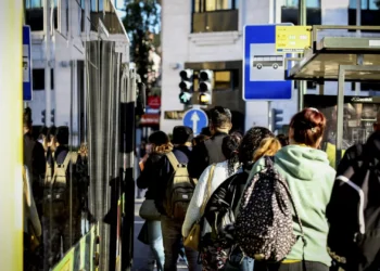 Tem até 24 anos? Já não precisa de carregar o passe Navegante mensalmente