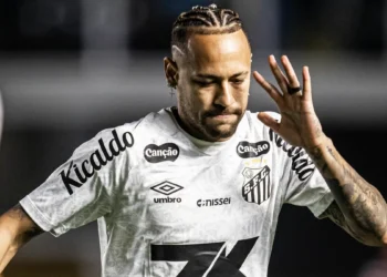 Torcida organizada critica Neymar em nota: “Ninguém é maior que o Santos”